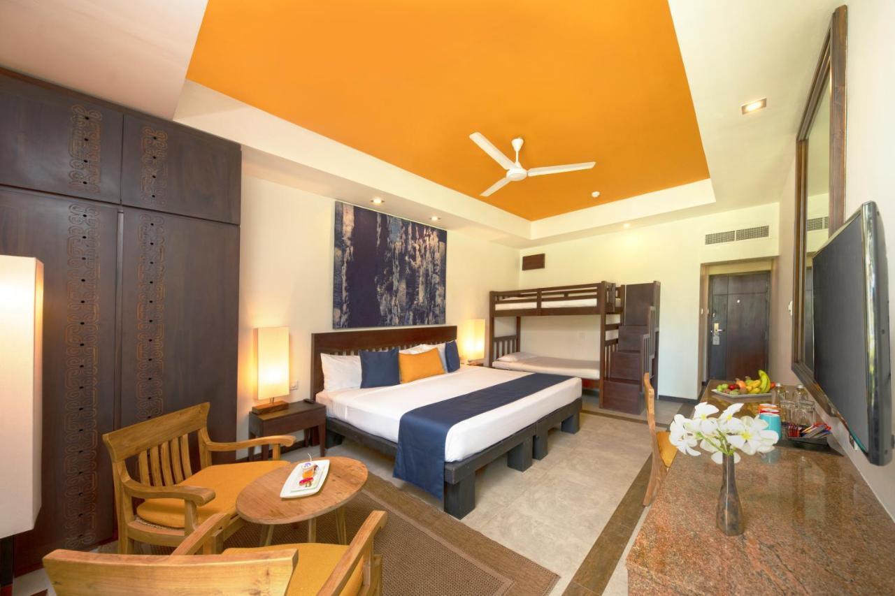 Club Dolphin 5* Negombo