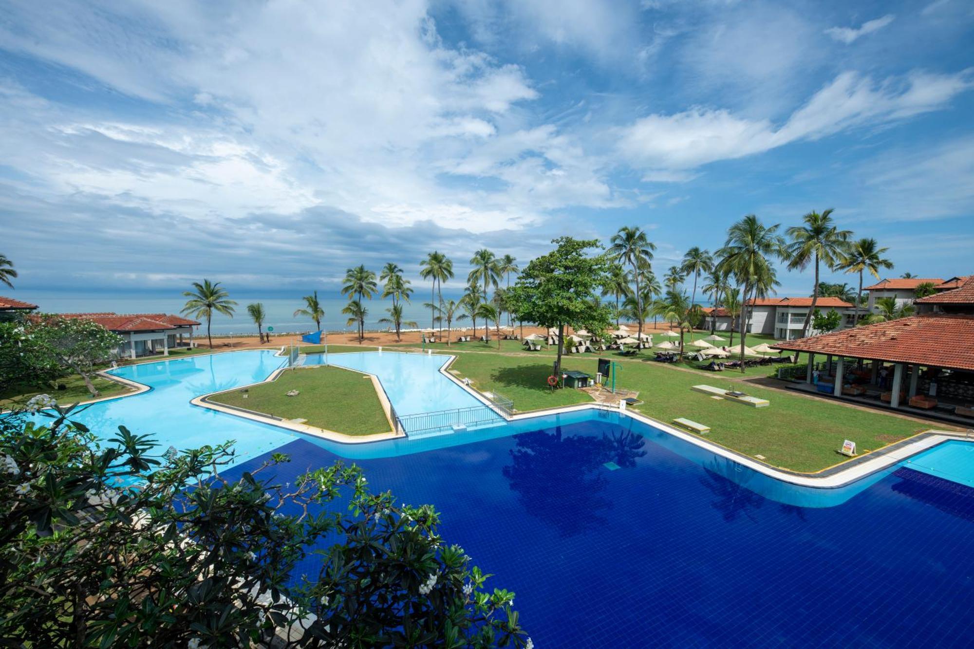 Club Dolphin Negombo